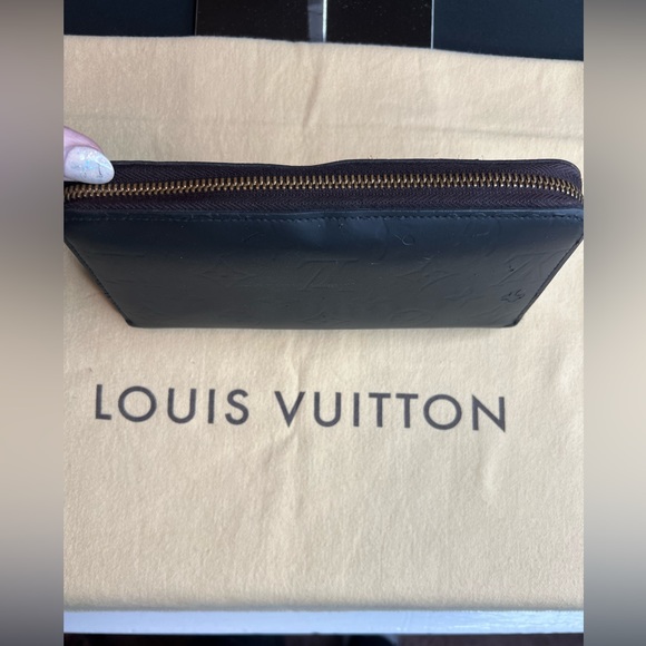 Authentic Louis Vuitton zippy wallet - Picture 6 of 9